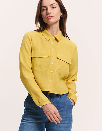 linnen blouse op twee manieren te dragen