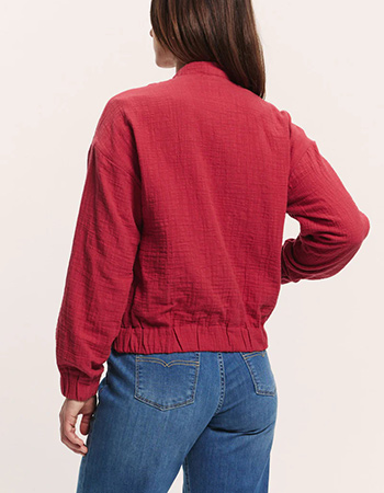 en veelzijdig zomerjasje van biologisch katoen dat je moeiteloos combineert met 