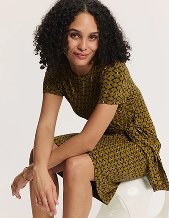 Duurzame jurk van EcoVero viscose met strikbanden die de taille accentueren.