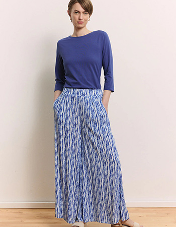 Luchtige dames pantalon van EcoVero viscose met crinkle structuur en wijde pijpe