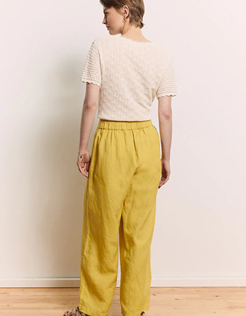 Wijde linnen pantalon met elastische band achter voor extra comfort.