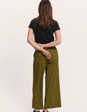 Duurzame Tranquillo broek met soepele pasvorm en praktische steekzakken.