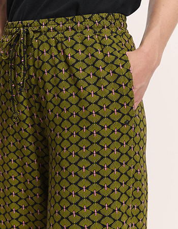 Duurzame Tranquillo broek met soepele pasvorm en praktische steekzakken.