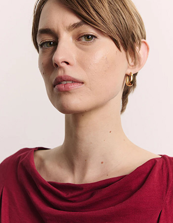 Duurzaam Tranquillo shirt met vrouwelijke plooival bij de hals.