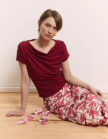 GOTS-gecertificeerd dames shirt met rustige, tijdloze uitstraling.