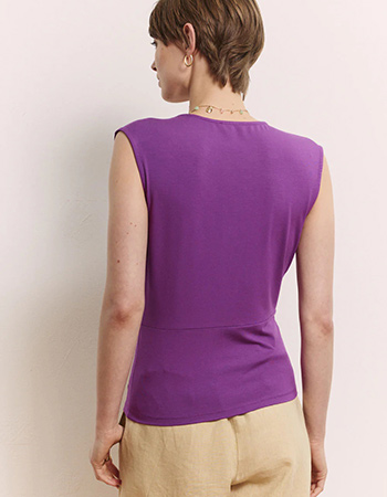 Vrouwelijk shirt van duurzame viscose dat je makkelijk combineert.