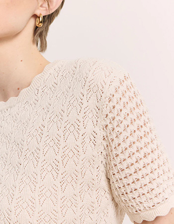 Duurzame Tranquillo trui met verfijnd opengewerkt breiwerk.