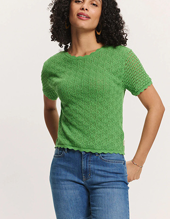 Gebreide dames trui van biologisch katoen met subtiel open patroon.