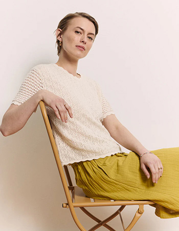 Luchtige ajour trui die je makkelijk combineert met rok of jeans.