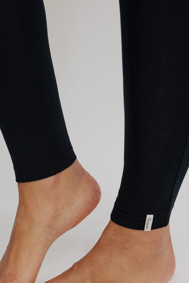 Ontdek de duurzame legging van Tranquillo in zwart: perfect te combineren met ju