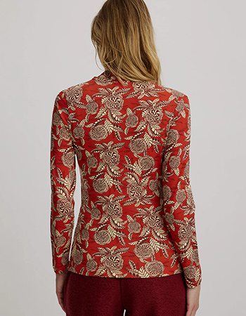 Ontdek de duurzame blouse van Tranquillo, gemaakt van 100% EcoVero™ viscose die 