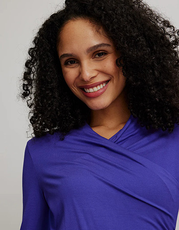 Deze paarse blouse van Tranquillo is gemaakt van 100% EcoVero™ viscose en heeft 