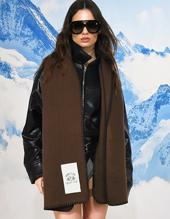 De sjaal van Verb To Do is warm, duurzaam en heerlijk zacht. Ideaal voor de koud