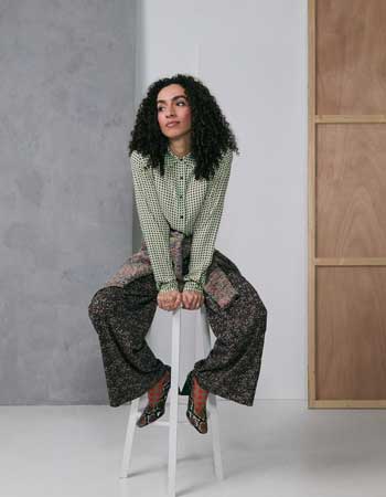 Elegante Zilch blouse met kraag in groene duodots print. Gemaakt van zachte, luc