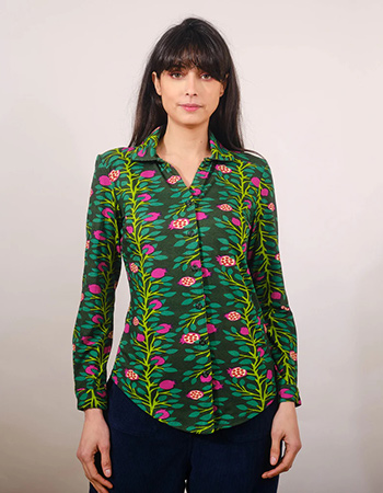 Deze Pretty Vacant blouse met granaatappelprint is een echte eyecatcher, gemaakt