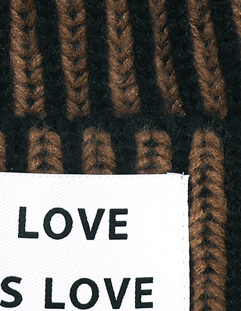 Beanie Love Is Love Brown detail