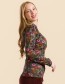Model draagt Lalamour Monroe longsleeve groen met Wild Winterfield bloemenprint 