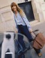 blauwe blouse voor in de stad