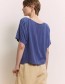 Luchtige top met elastische hals die je op of off-shoulder kunt dragen.