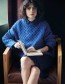 Opvallende Zilch trui in electric blue met grofgebreid gaatjespatroon. Comfortab